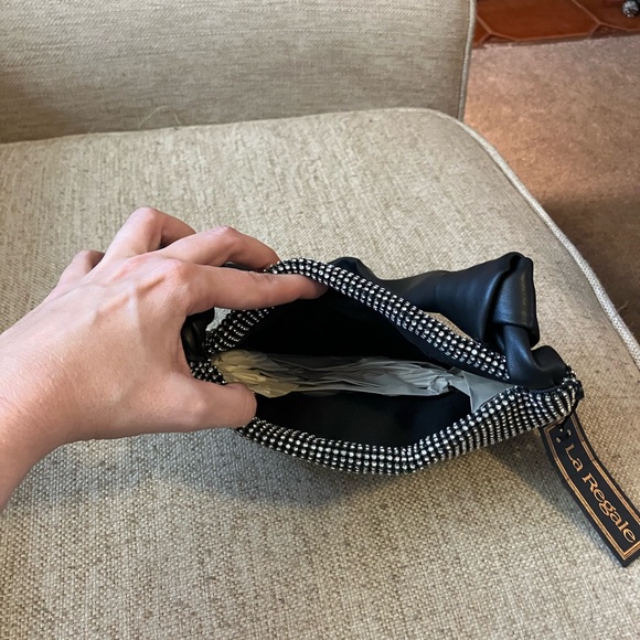 Black rhinestone purse with knot handle design - Picture 3 of 5